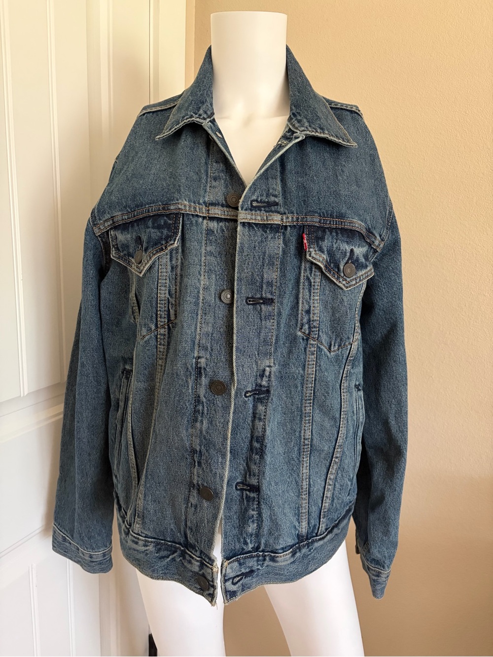 Levi’s Men’s / Unisex Vintage Fit Classic Denim Jacket